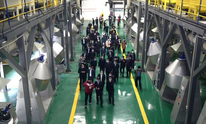 泓顺硅基半导体材料项目一期正式投产，盐城市委市政府领导到泓顺硅基观摩指导