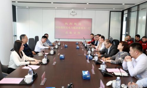 阿特斯阳光电力集团董事长瞿晓铧一行莅临泓顺硅基考察交流